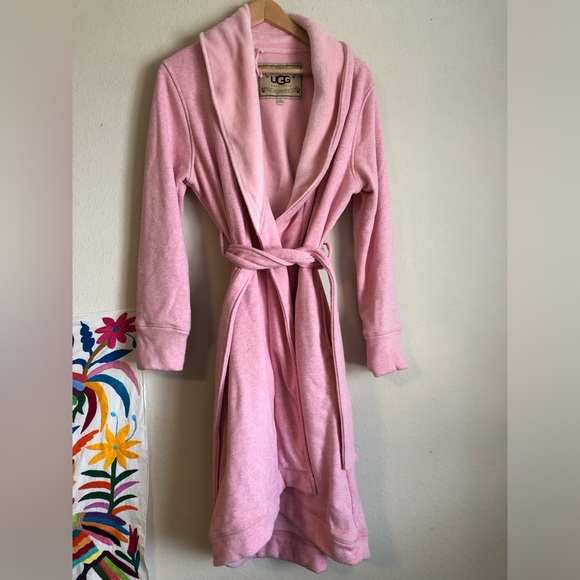 Ugg Pink Robe - Picture 3 of 4